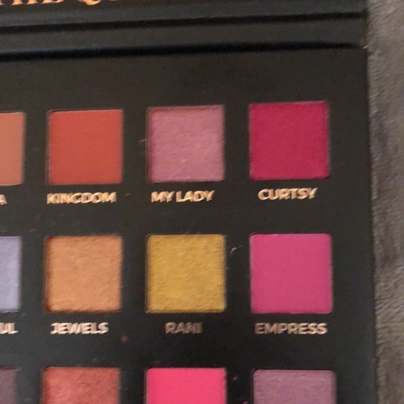 NWT  👁 Eloise The Queen Eyeshadow Palette - Picture 14 of 16